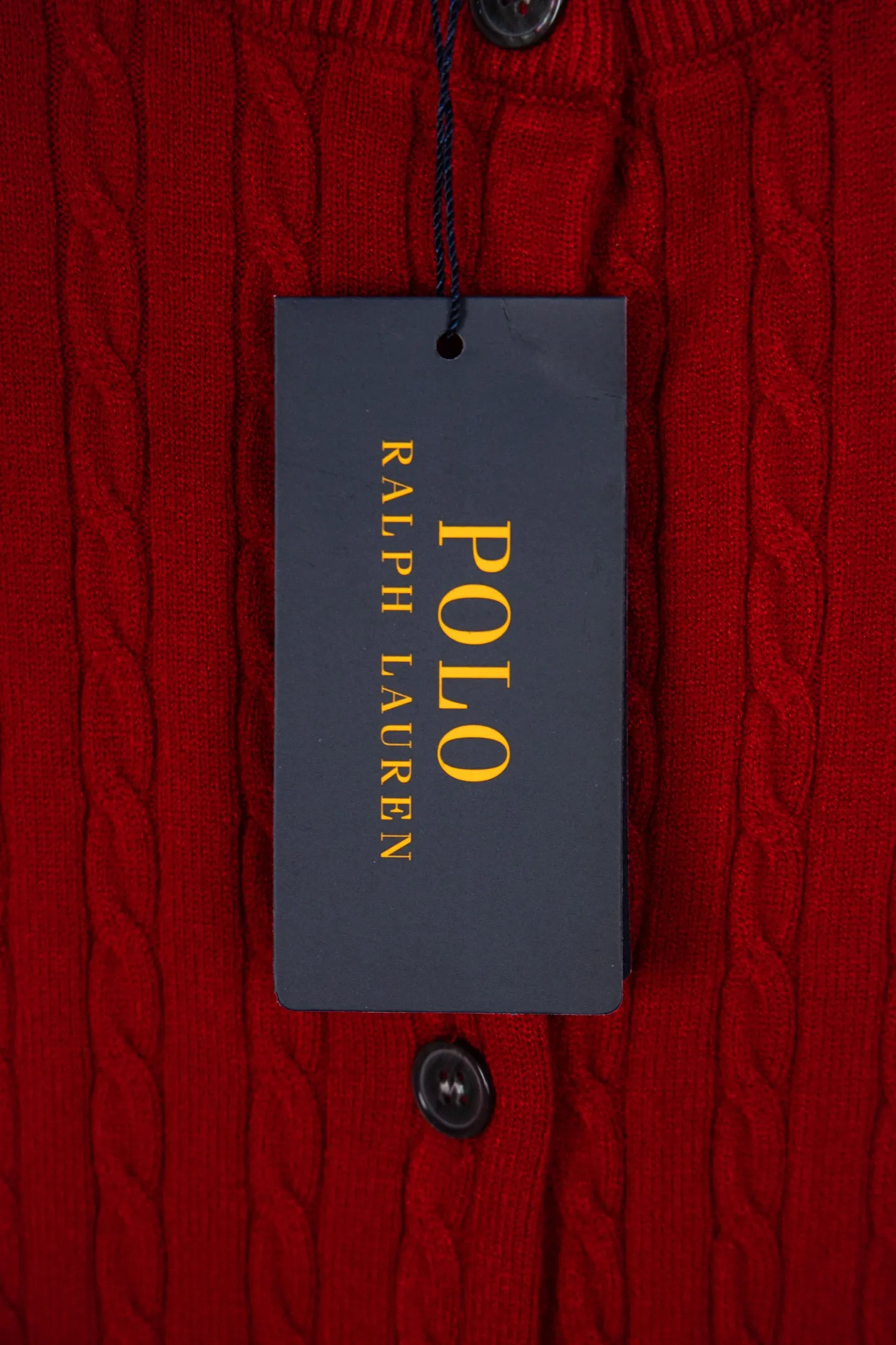 P190 Ralph Lauren Classic Round Neck Solid Color Pony Embroidered Logo Knitted Cardigan Long Sleeve Ralph Lauren Classic Basic Versatile Twist Knitted Cardigan Long Sleeve Main supply platform live broadcast Wholesale entity Replenish when out of stock Not removed from the shelves Quality 1:1 patterning Complete three standards Correct version of pony logo Imported quality cotton yarn Focus on high-end Cost-effective Good quality Needless to say Zhao Lusi's same style is really amazing, so sweet I'm so beautiful. This cardigan is really good-looking. It's simple and easy to wear. It's a must-have for goddess ootd. Good-looking clothes are never picky. A must-have in the wardrobe of goddesses. Size: S-XL. Color: black, apricot, gray, navy, red, white.
